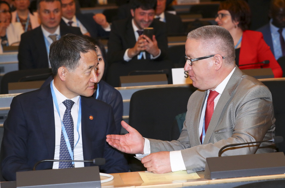 Health and Welfare Minister Attended the Seventy-first World Health Assembly 사진1