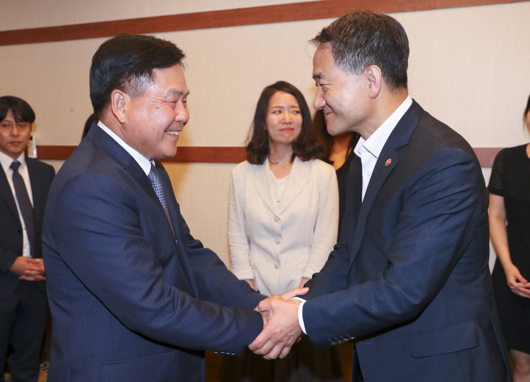 Discussion with Laotian Health Minister on Ways to Expand Bilateral Cooperation 사진1