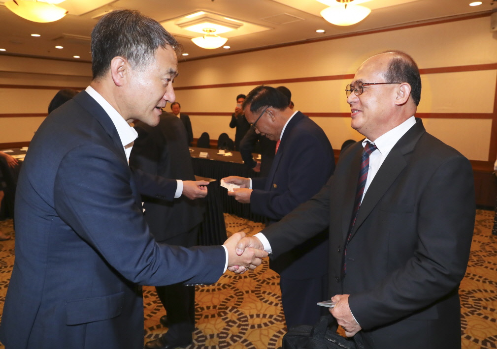 Discussion with Laotian Health Minister on Ways to Expand Bilateral Cooperation 사진2