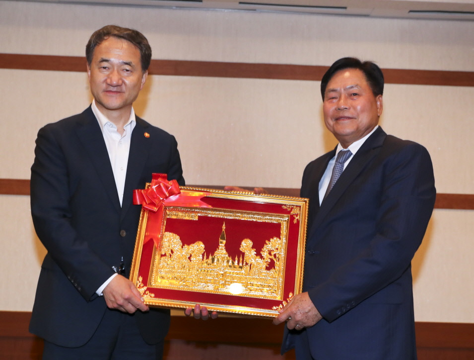 Discussion with Laotian Health Minister on Ways to Expand Bilateral Cooperation 사진7