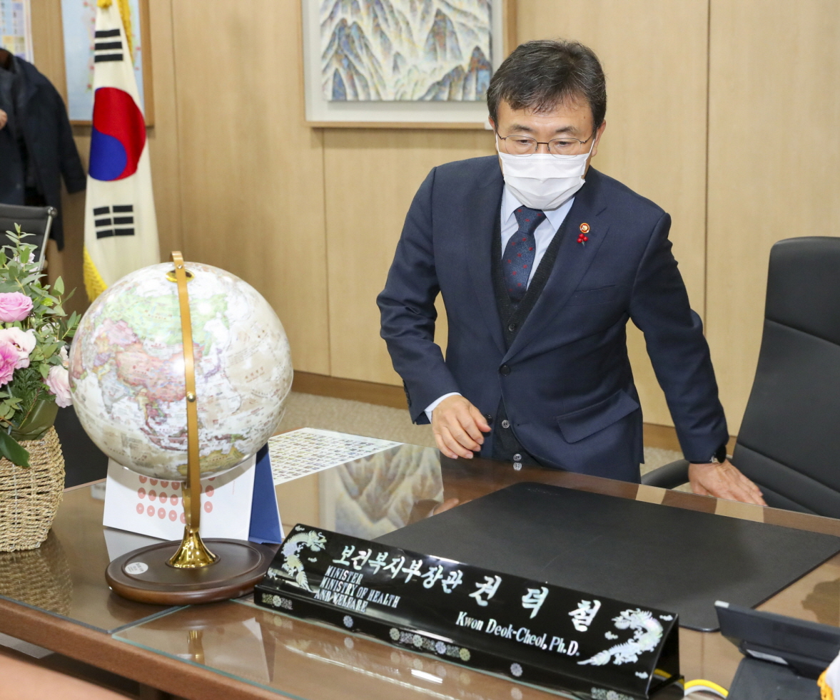 Mr. Kwon Deok-cheol Inaugurated as the 54th Minister of Health and Welfare (December 24) 사진5