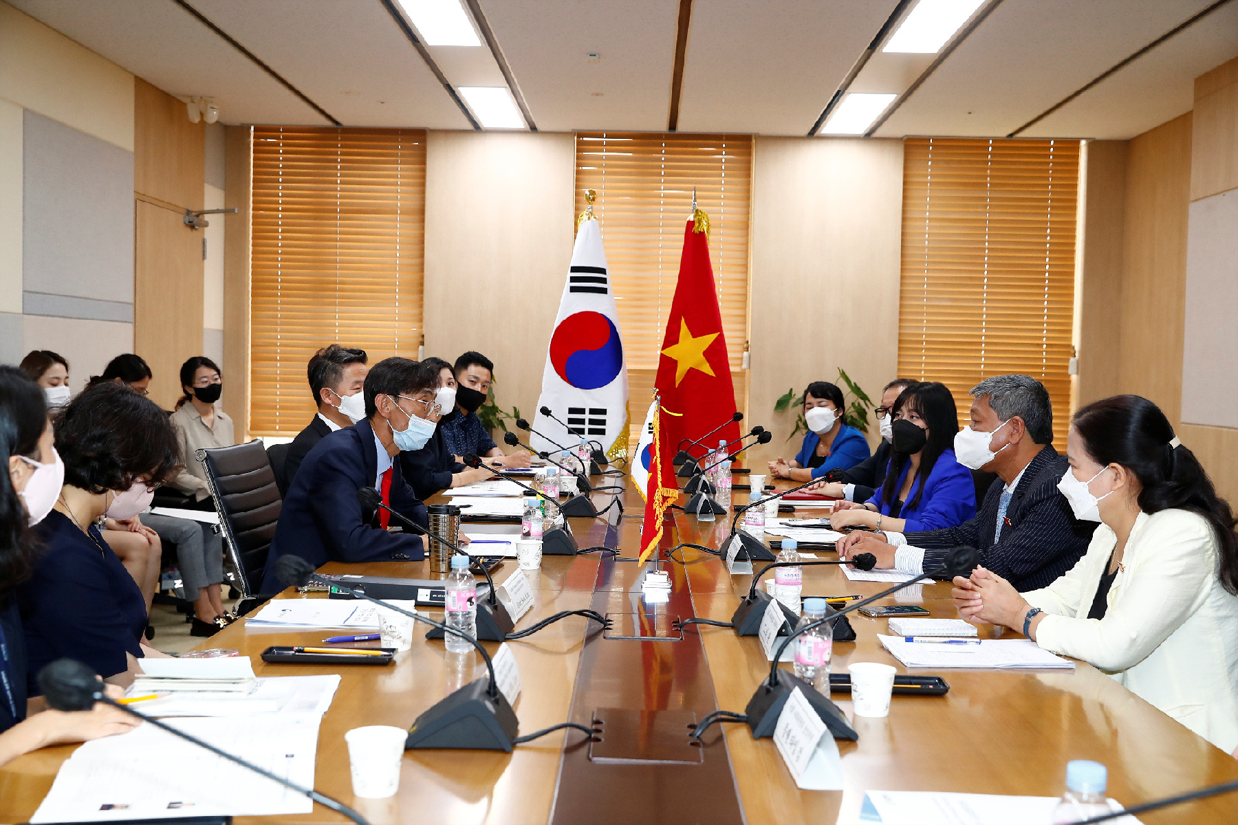 MOHW shared Korea’s legislation and policymaking experiences in the field of health and population to Vietnamese Committee on Social Affairs of the National Assembly 사진9