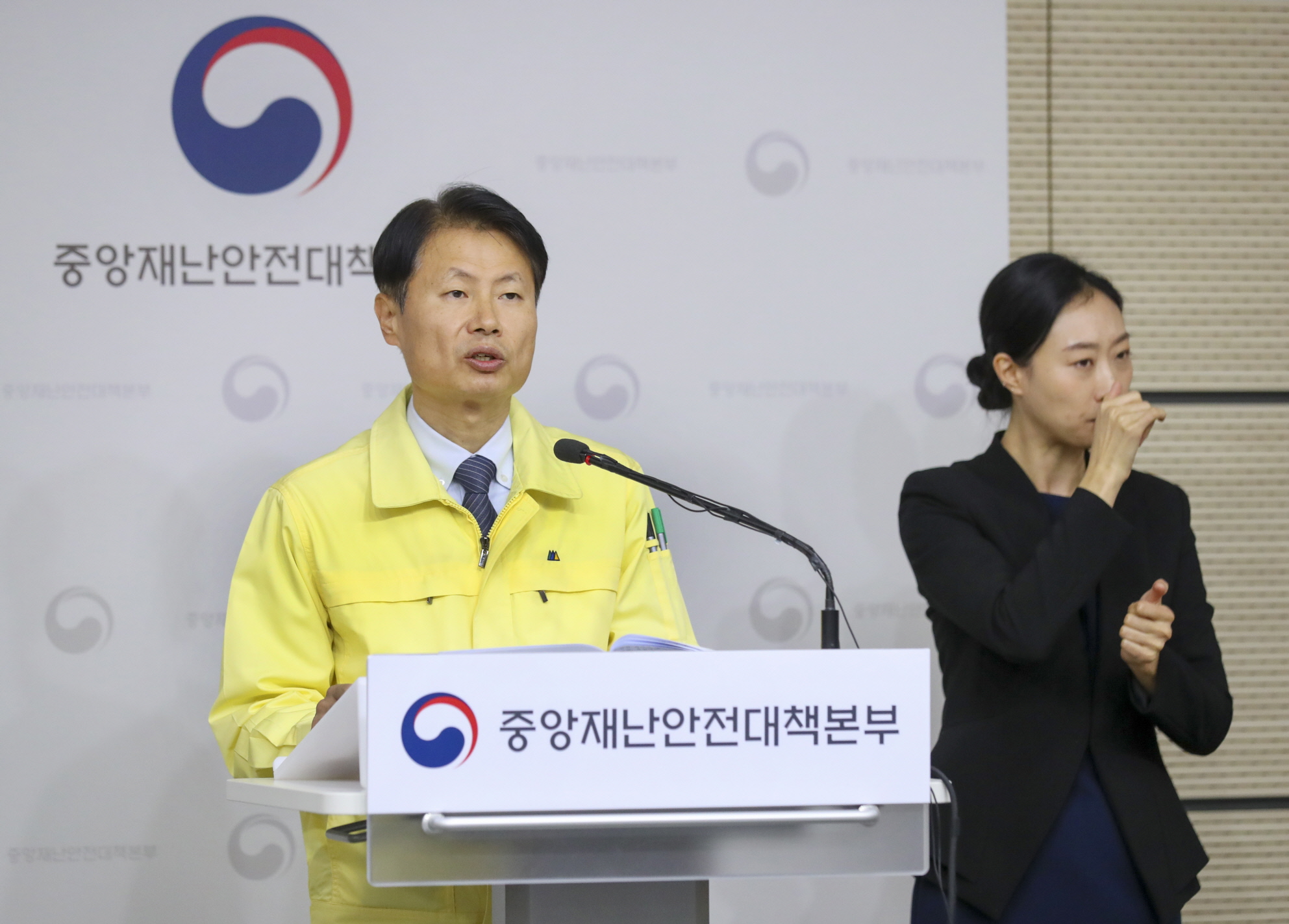 코로나바이러스감염증-19 중앙재난안전대책본부 정례브리핑 사진13