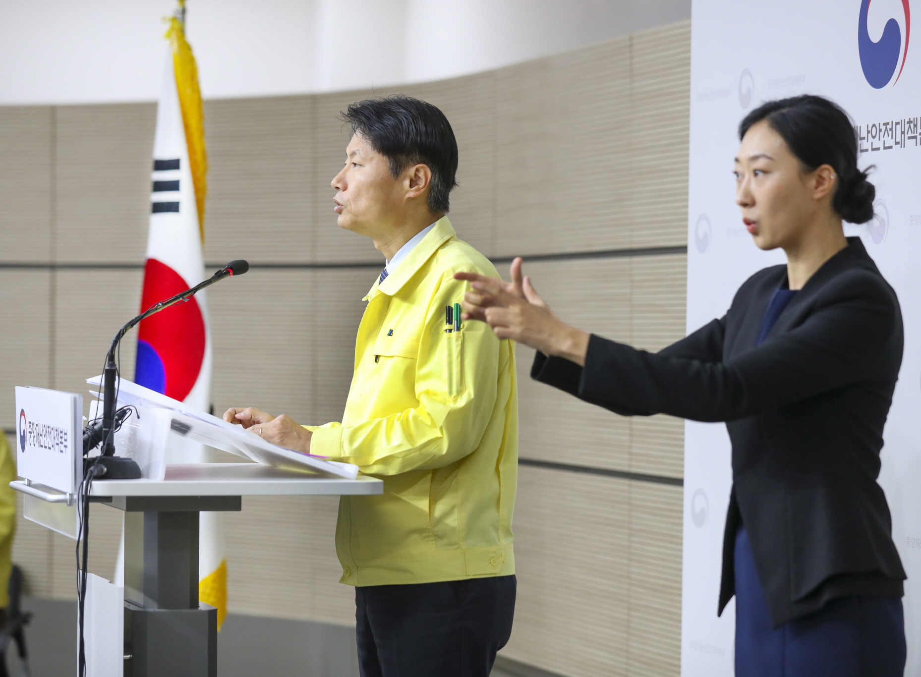 코로나바이러스감염증-19 중앙재난안전대책본부 정례브리핑 사진8
