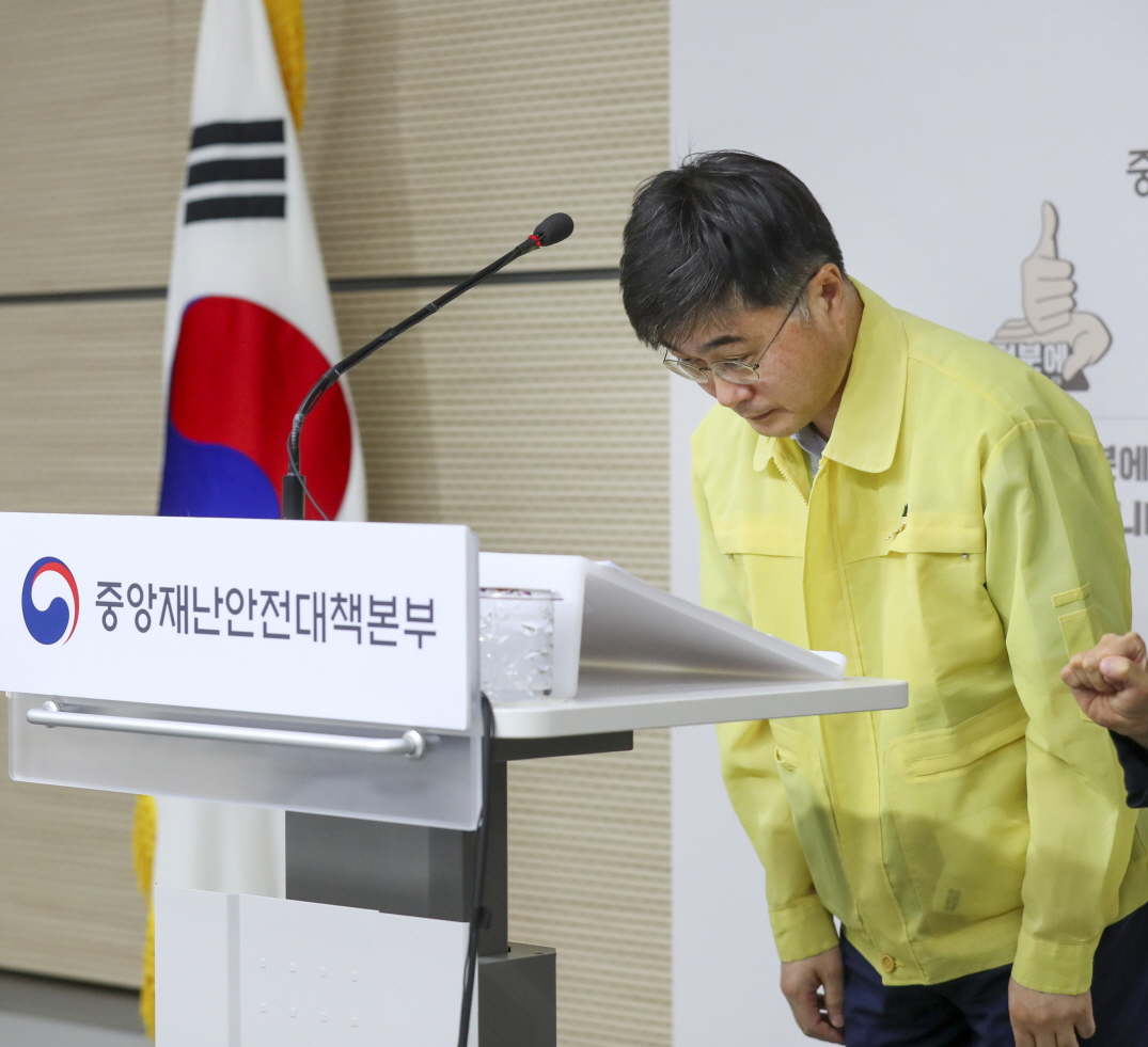 코로나바이러스감염증-19 중앙재난안전대책본부 정례브리핑 < 현장앨범 < 제1차관소개 < 소개 : 힘이 되는 평생 친구, 보건복지부
