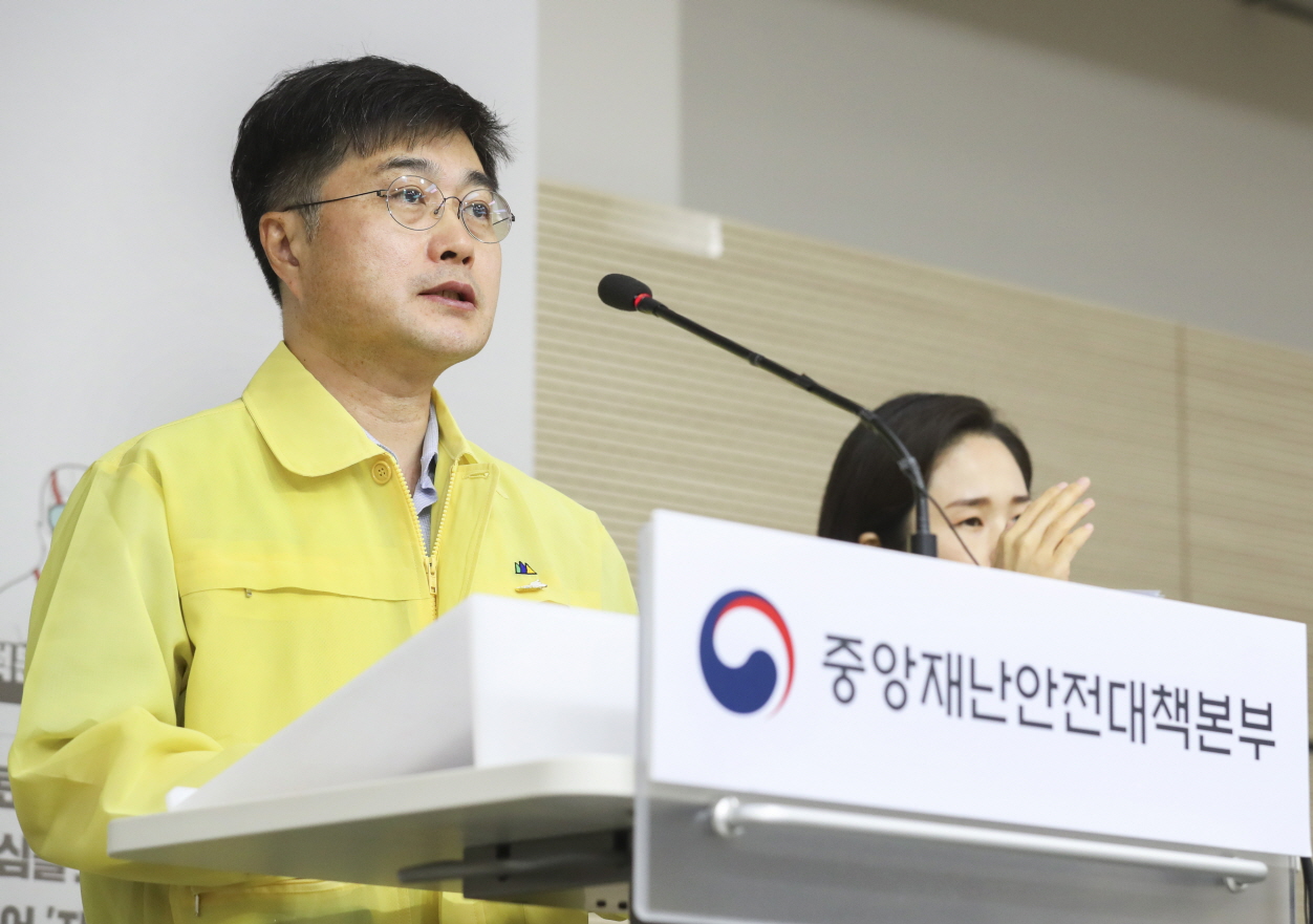 코로나바이러스감염증-19 중앙재난안전대책본부 정례브리핑 < 현장앨범 < 제1차관소개 < 소개 : 힘이 되는 평생 친구, 보건복지부