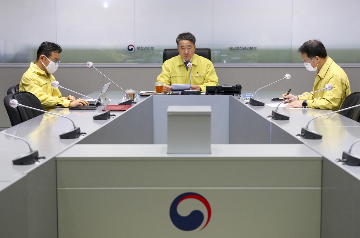 코로나바이러스감염증-19 중앙재난안전대책본부 정례브리핑 < 현장앨범 < 제1차관소개 < 소개 : 힘이 되는 평생 친구, 보건복지부