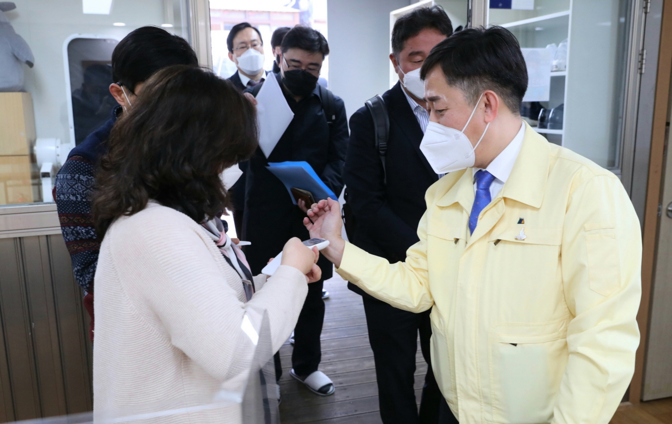 보건복지부 1차관, 장애인 주간보호시설 방역 현장 점검 < 현장앨범 < 장관소개 < 소개 : 힘이 되는 평생 친구, 보건복지부 보건복지부 1차관... 
