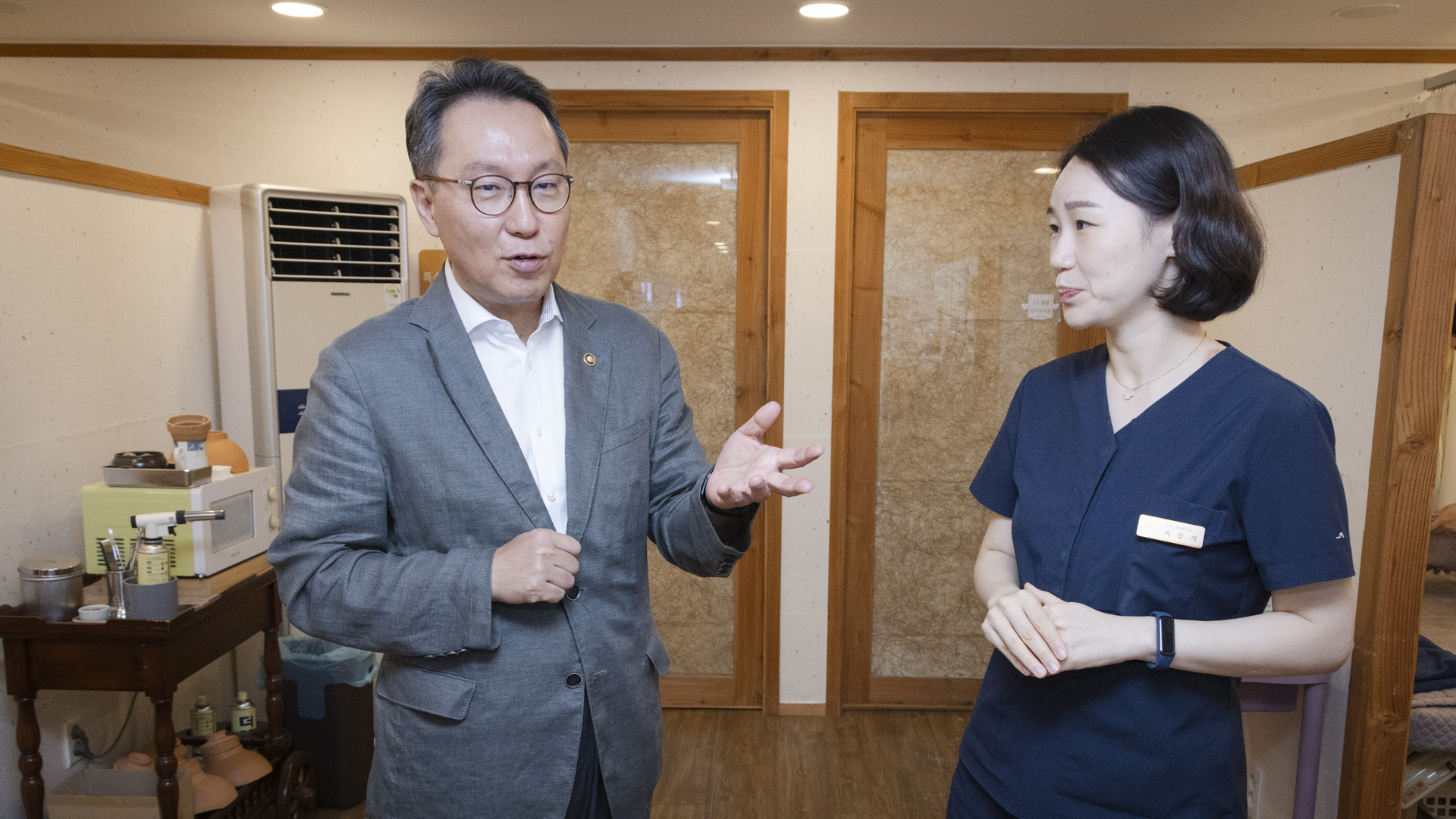 박민수 2차관, 한의 의료기관 현장방문 < 포토뉴스 < 알림 : 힘이 되는 평생 친구, 보건복지부 박민수 2차관, 한의 의료기관 현장방문 < 포토뉴스... 