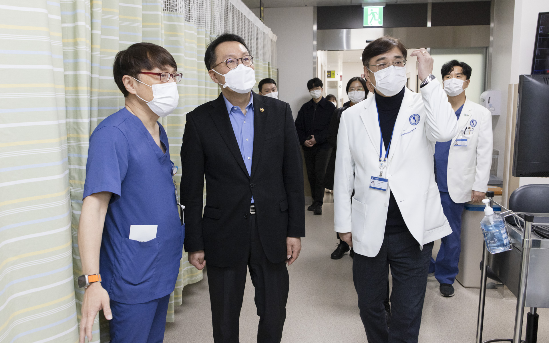 설 연휴 첫날, 권역응급의료센터 방문해 비상응급 대응 현장 확인 및 근무자 격려 사진19