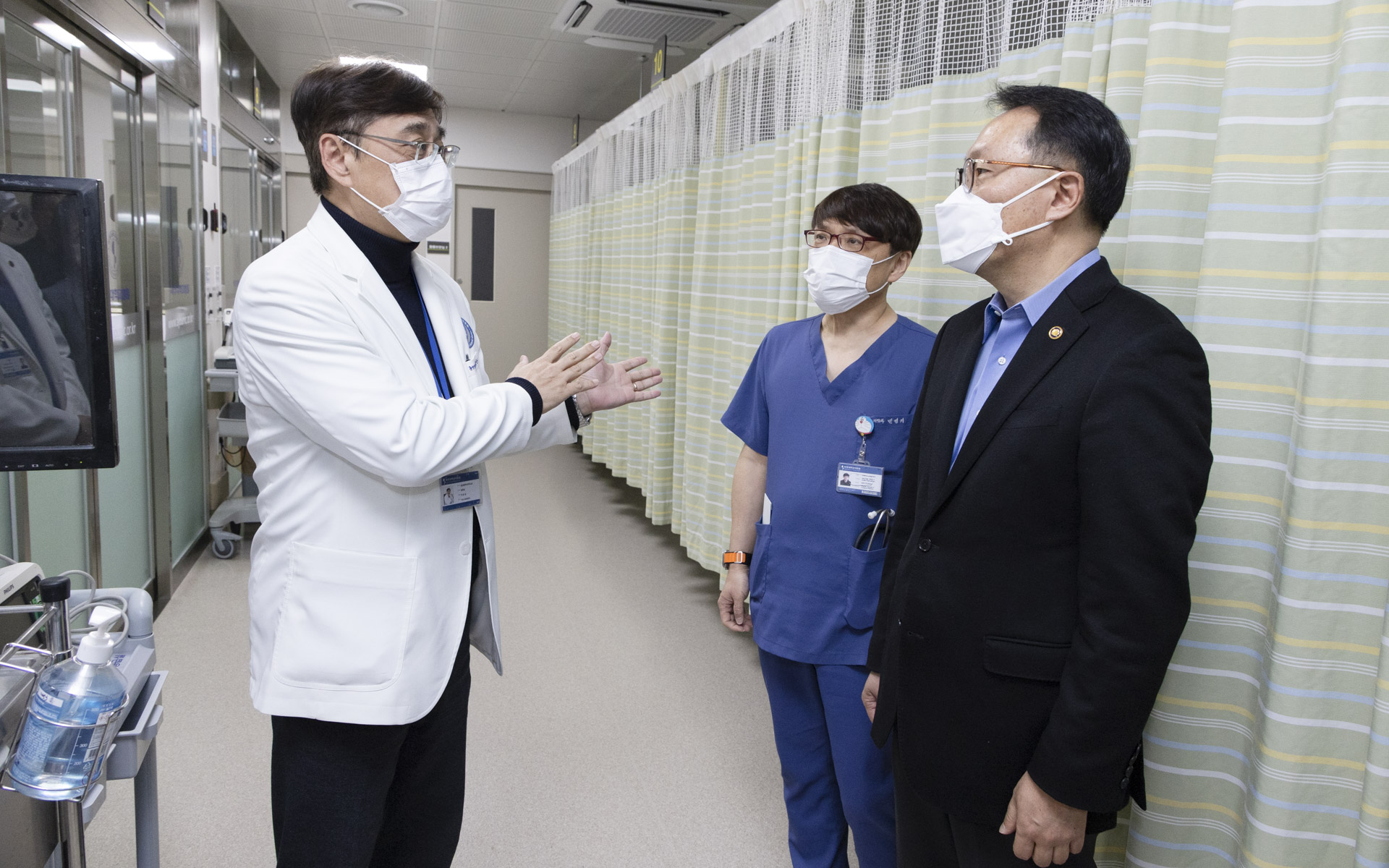 설 연휴 첫날, 권역응급의료센터 방문해 비상응급 대응 현장 확인 및 근무자 격려 사진20