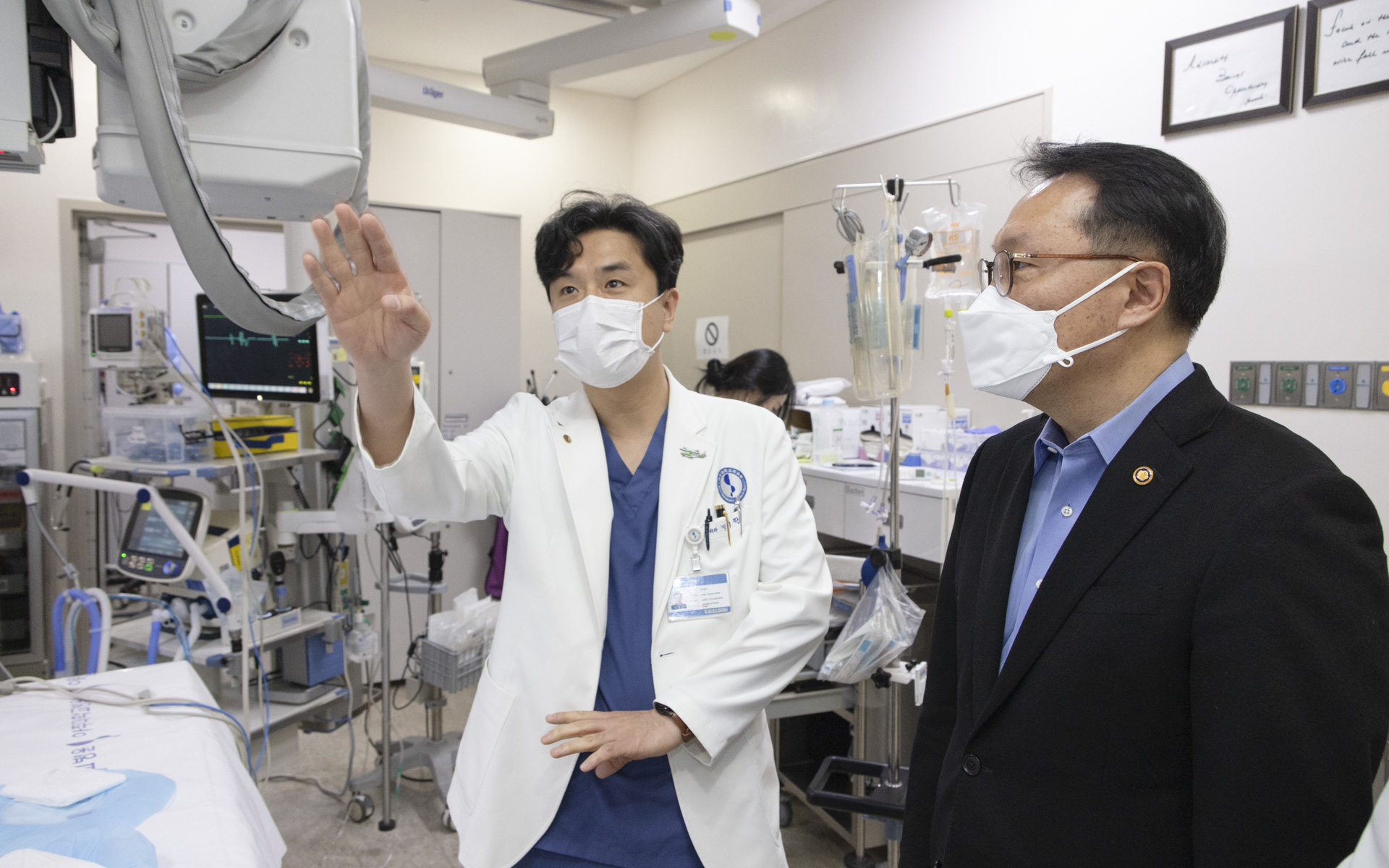 설 연휴 첫날, 권역응급의료센터 방문해 비상응급 대응 현장 확인 및 근무자 격려 사진23