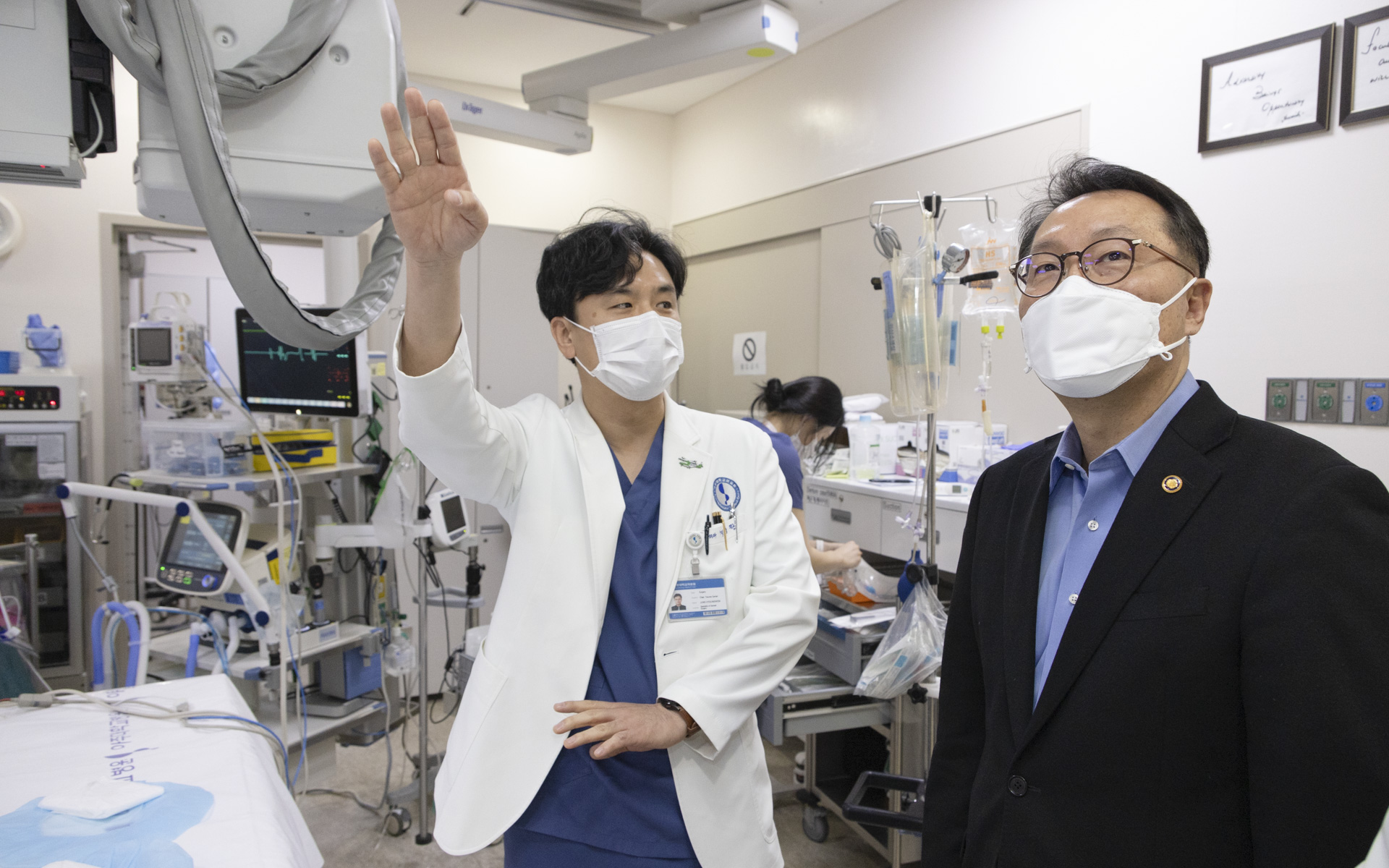 설 연휴 첫날, 권역응급의료센터 방문해 비상응급 대응 현장 확인 및 근무자 격려 사진24