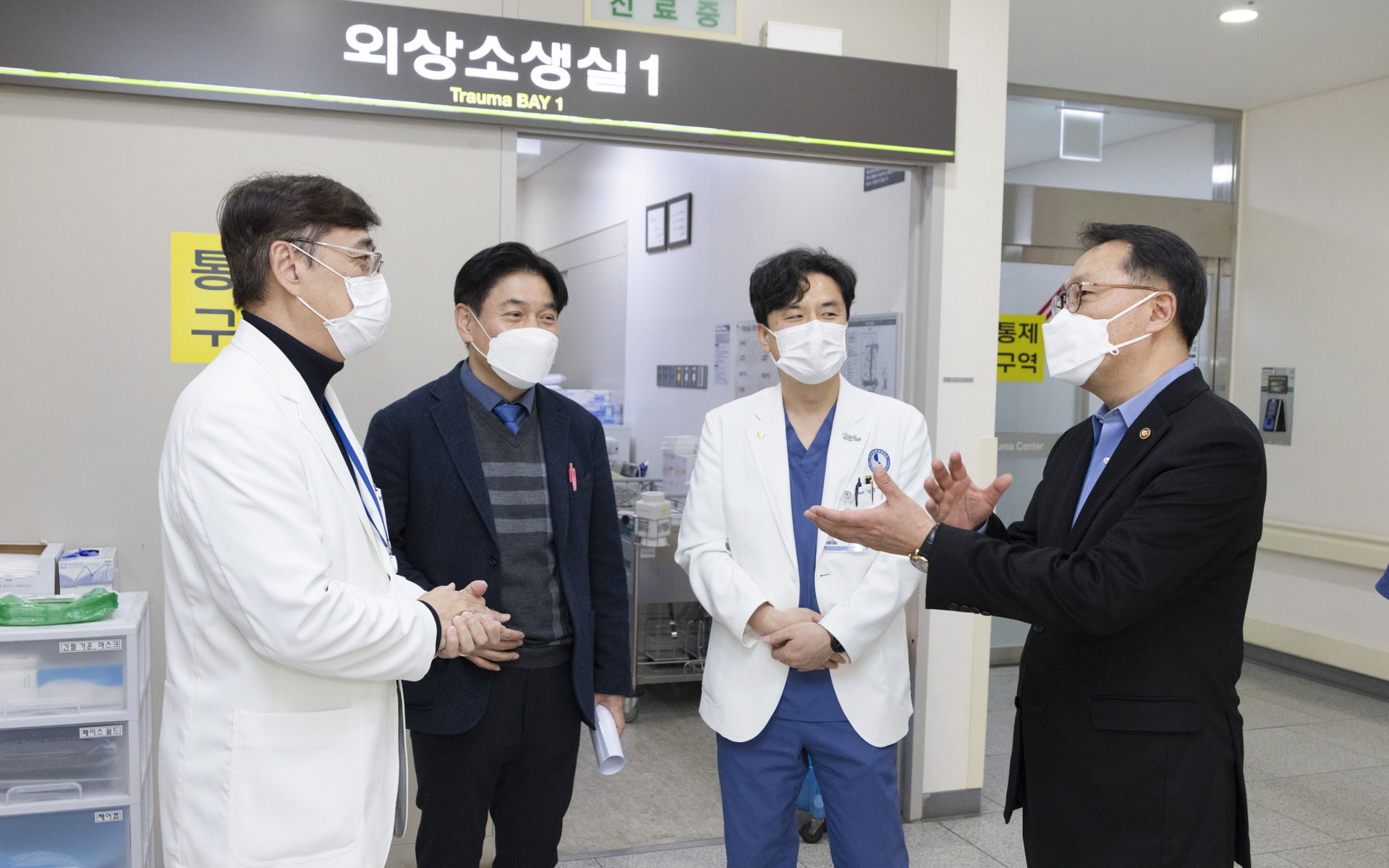 설 연휴 첫날, 권역응급의료센터 방문해 비상응급 대응 현장 확인 및 근무자 격려 사진26