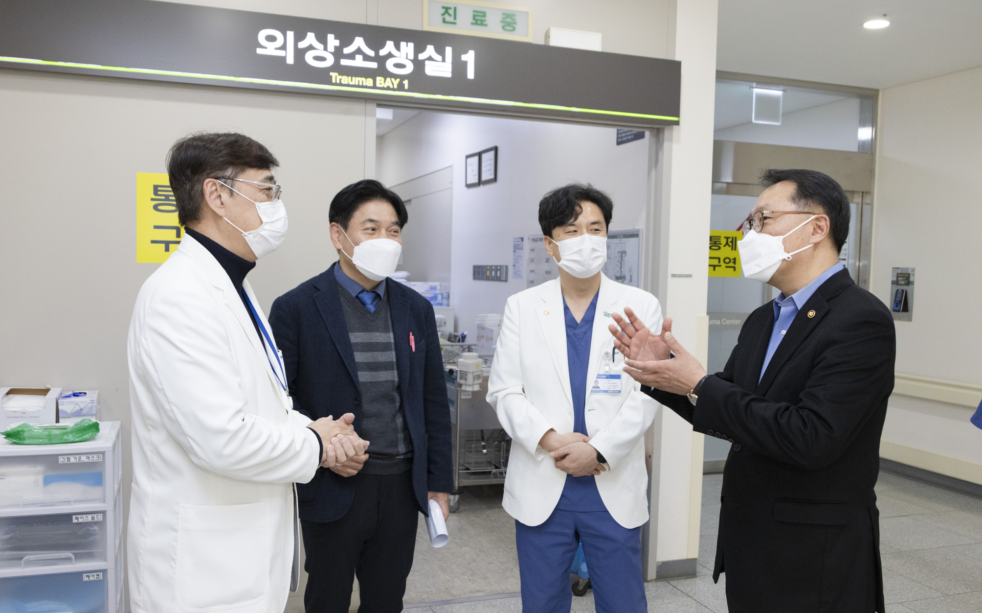 설 연휴 첫날, 권역응급의료센터 방문해 비상응급 대응 현장 확인 및 근무자 격려 사진27