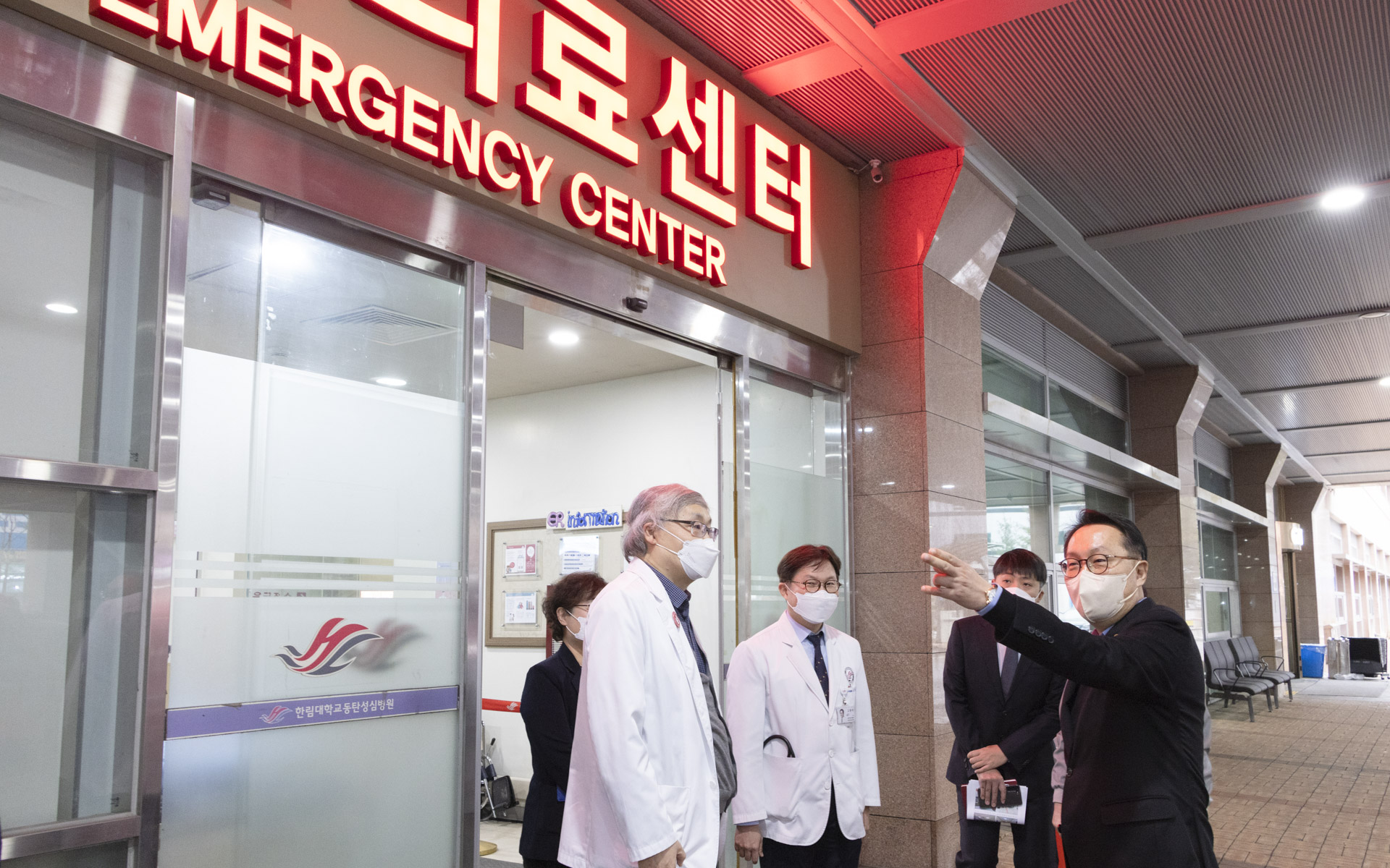 임시공휴일에 비상응급 대응 현장 방문해 거점지역응급의료센터 근무자 격려 사진35