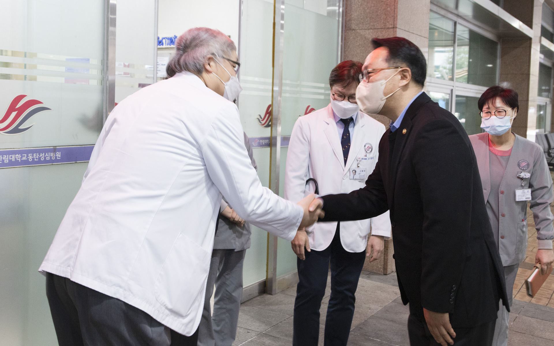 임시공휴일에 비상응급 대응 현장 방문해 거점지역응급의료센터 근무자 격려 사진36