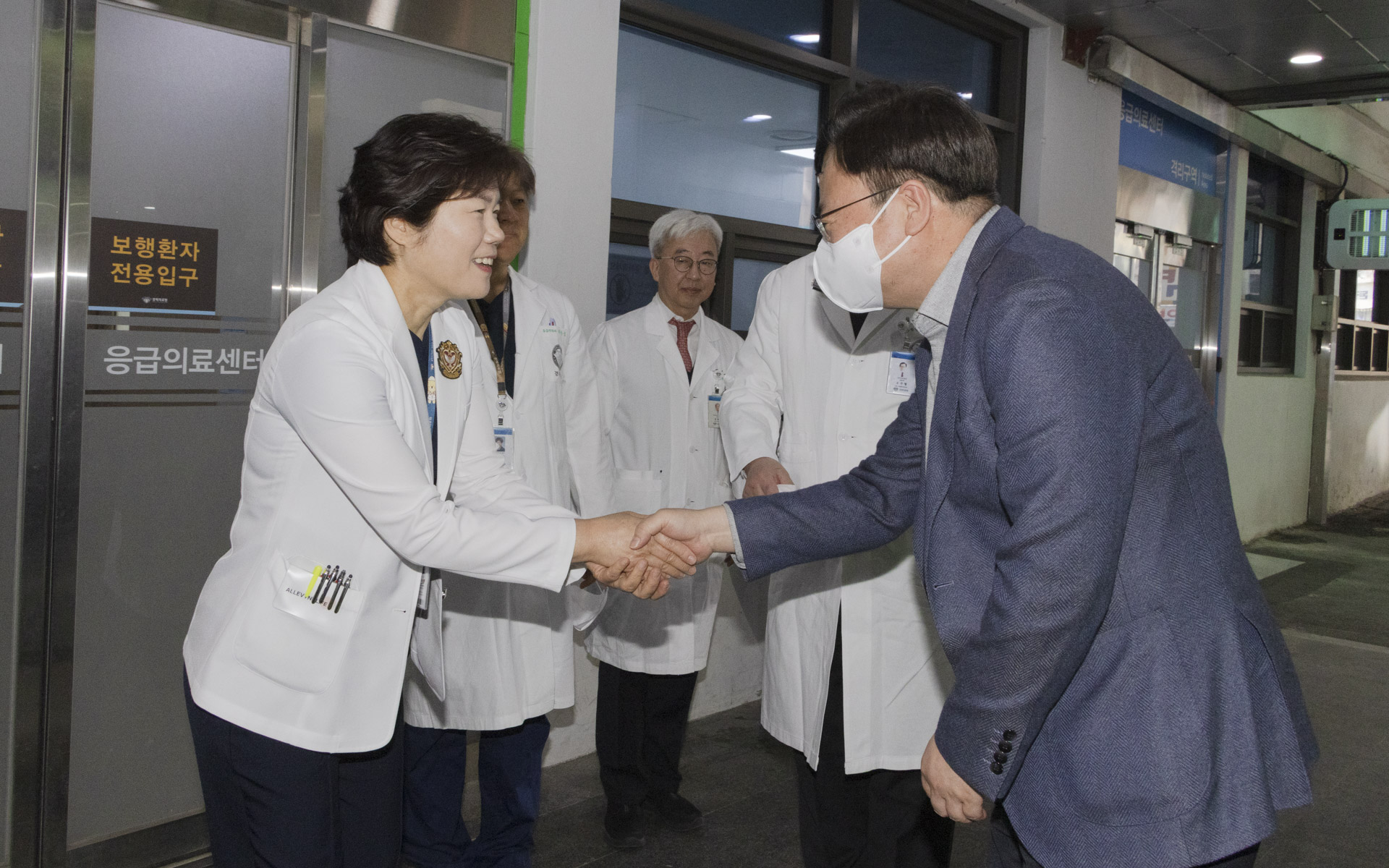 설 연휴 마지막날, 응급실 현장 방문해 응급진료 대비 현황 확인 및 근무자 격려 사진2