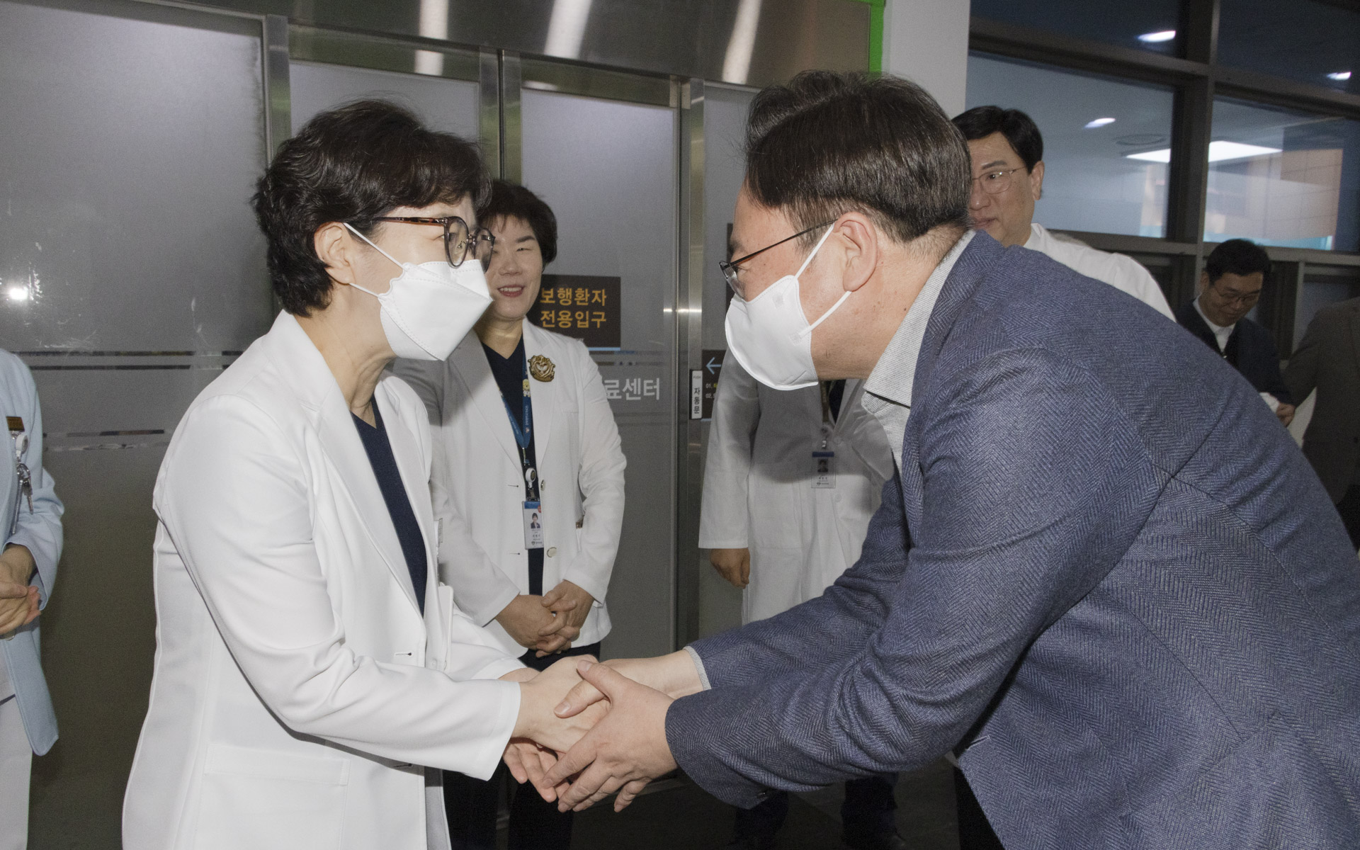 설 연휴 마지막날, 응급실 현장 방문해 응급진료 대비 현황 확인 및 근무자 격려 사진3