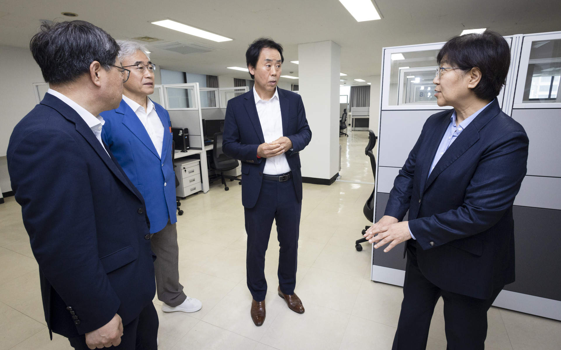 정은경 장관, 자살예방상담센터 추가 개소 상황 및 심리부검 체계 점검 사진5