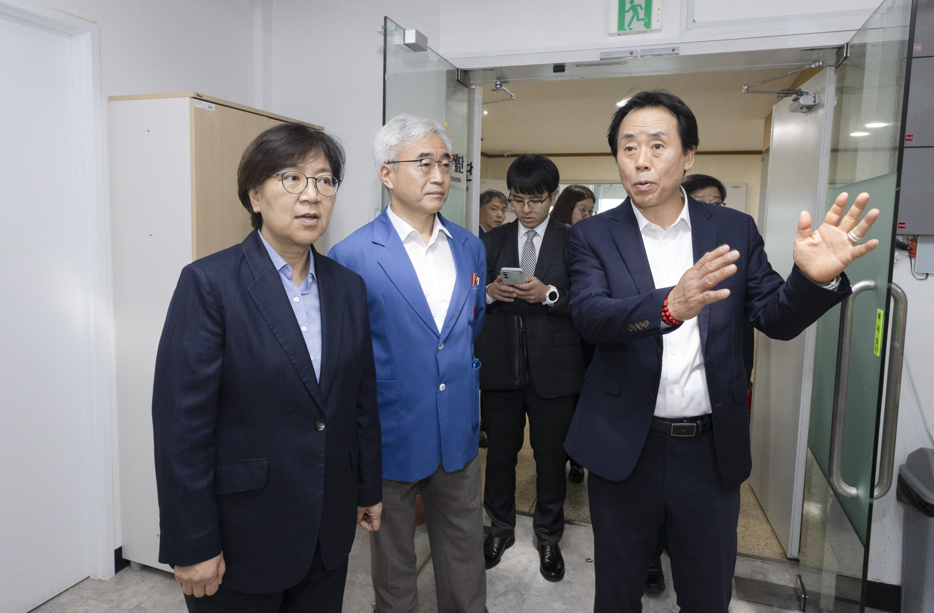 정은경 장관, 자살예방상담센터 추가 개소 상황 및 심리부검 체계 점검 사진7