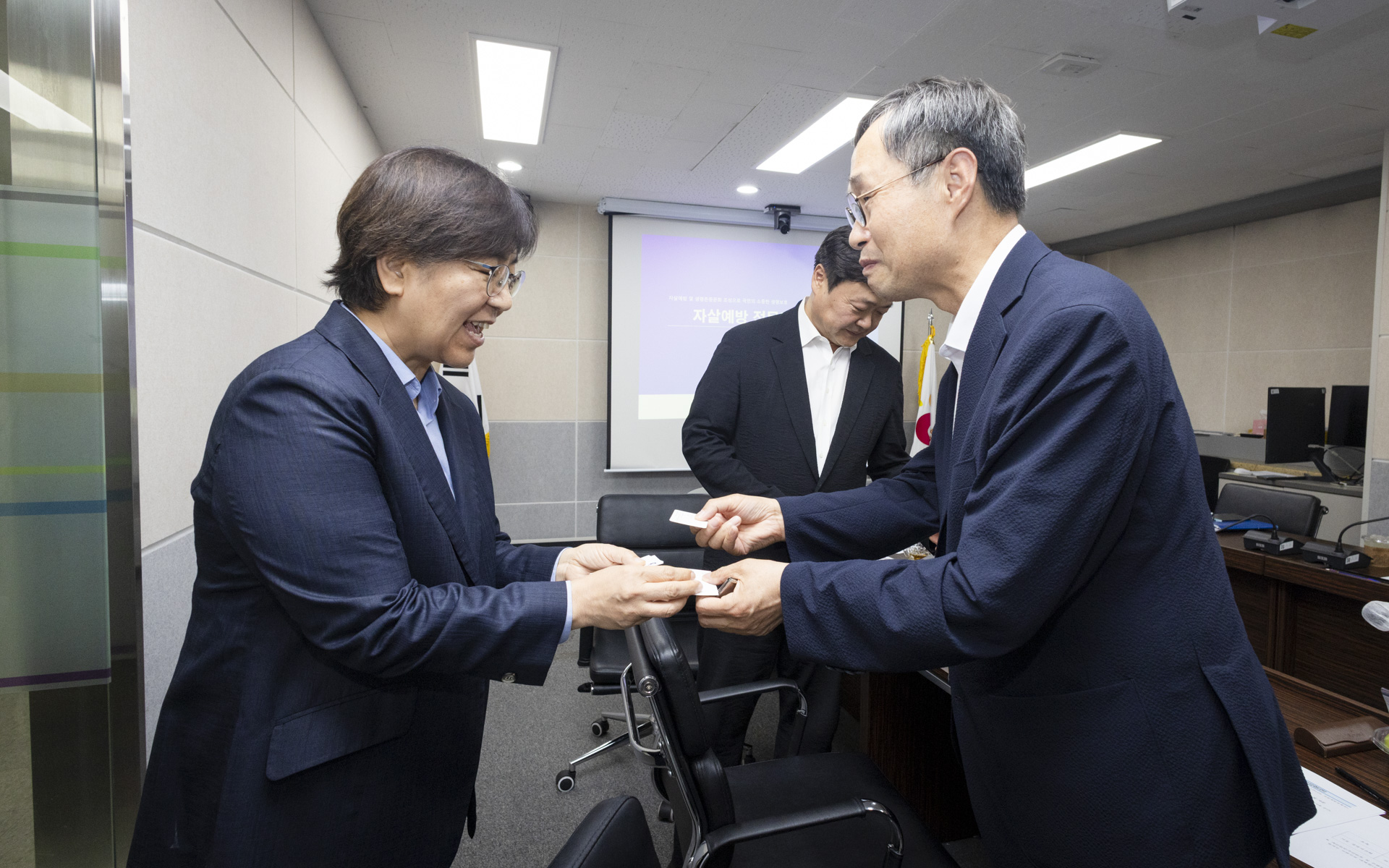 정은경 장관, 자살예방상담센터 추가 개소 상황 및 심리부검 체계 점검 사진9