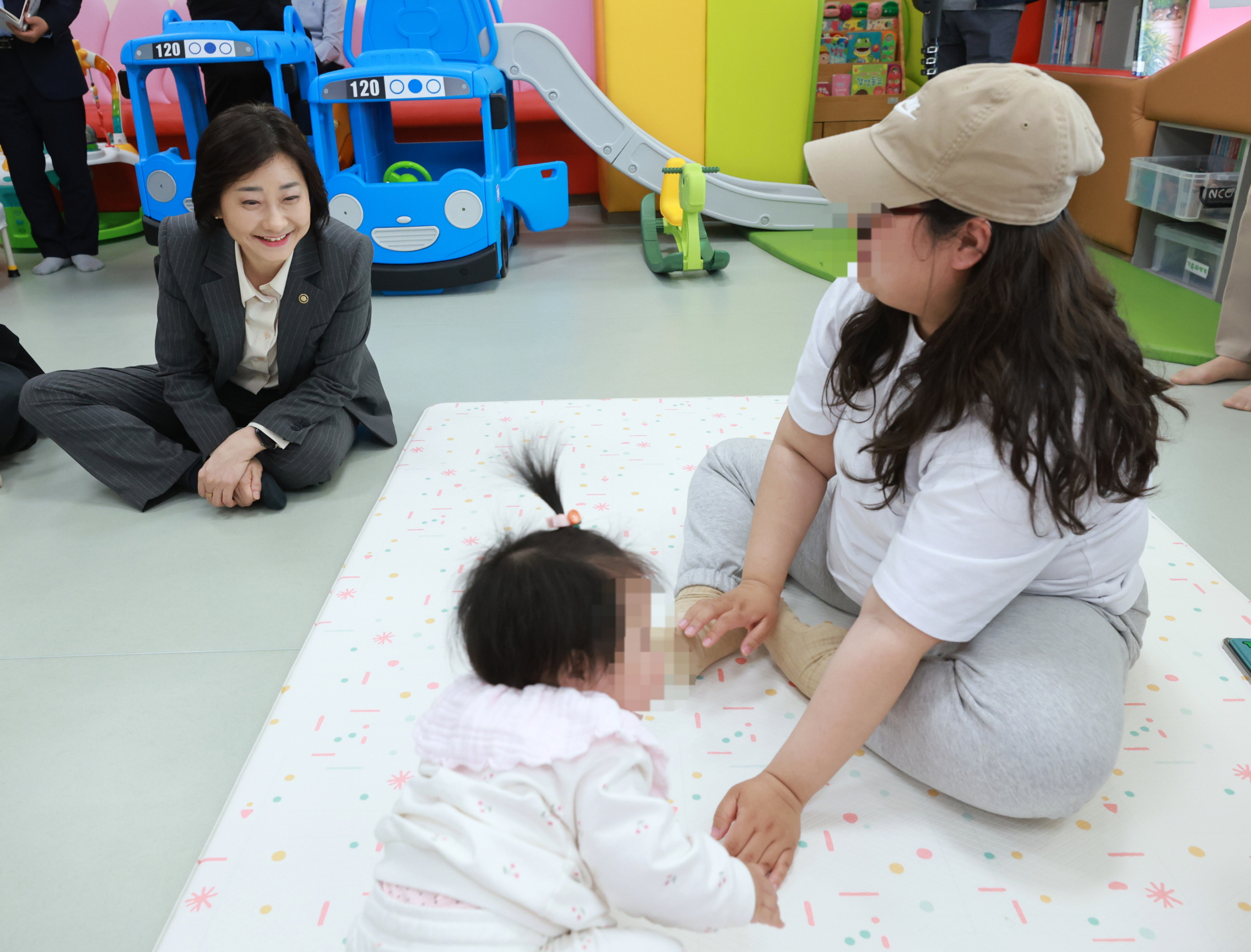 이스란 제1차관, 인구감소지역 방문해 아동수당 지급 현황 점검 사진9