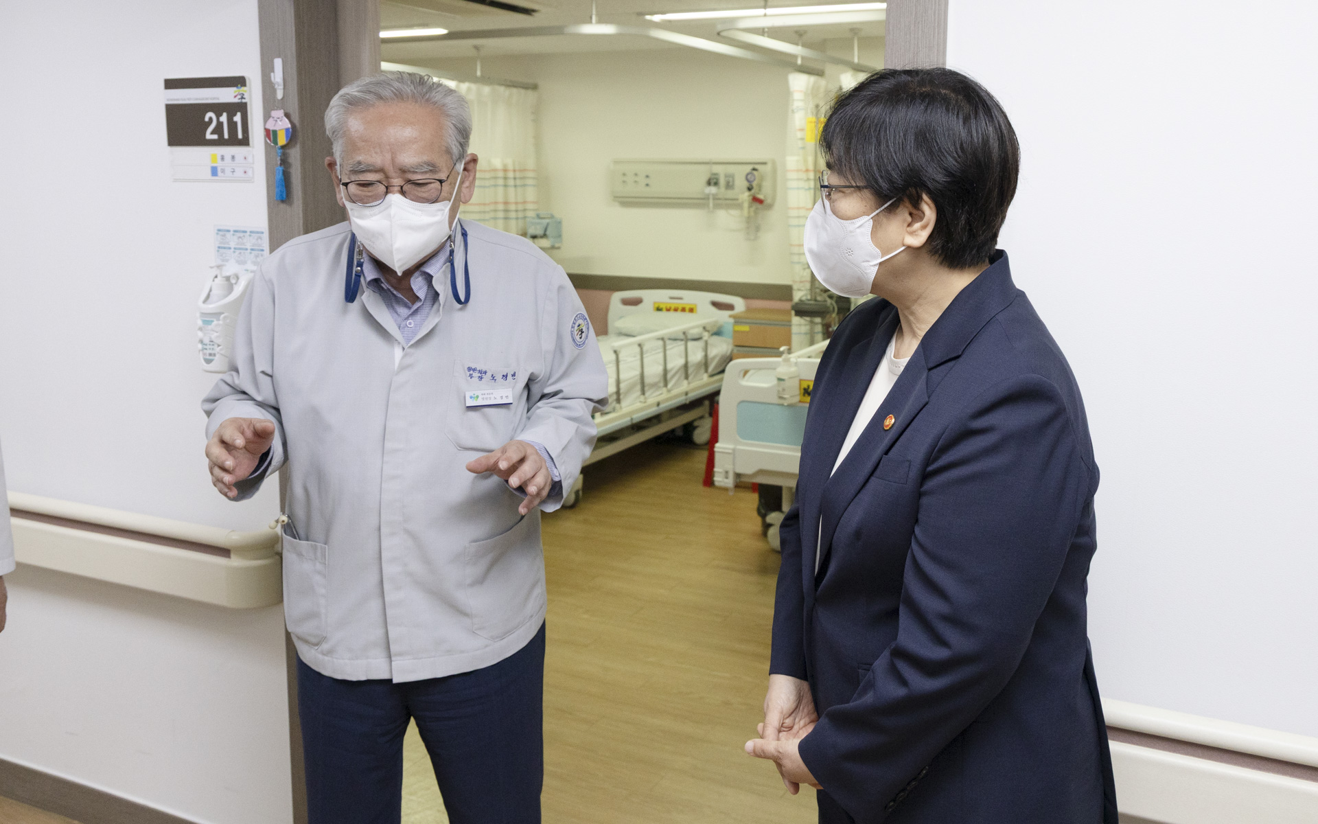 요양병원 호스피스 현장 찾은 정은경 장관, “요양병원에 특화된 서비스 모델 개발할 것” 사진18
