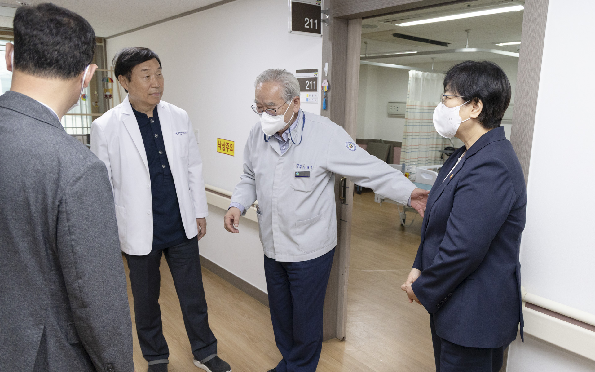 요양병원 호스피스 현장 찾은 정은경 장관, “요양병원에 특화된 서비스 모델 개발할 것” 사진19