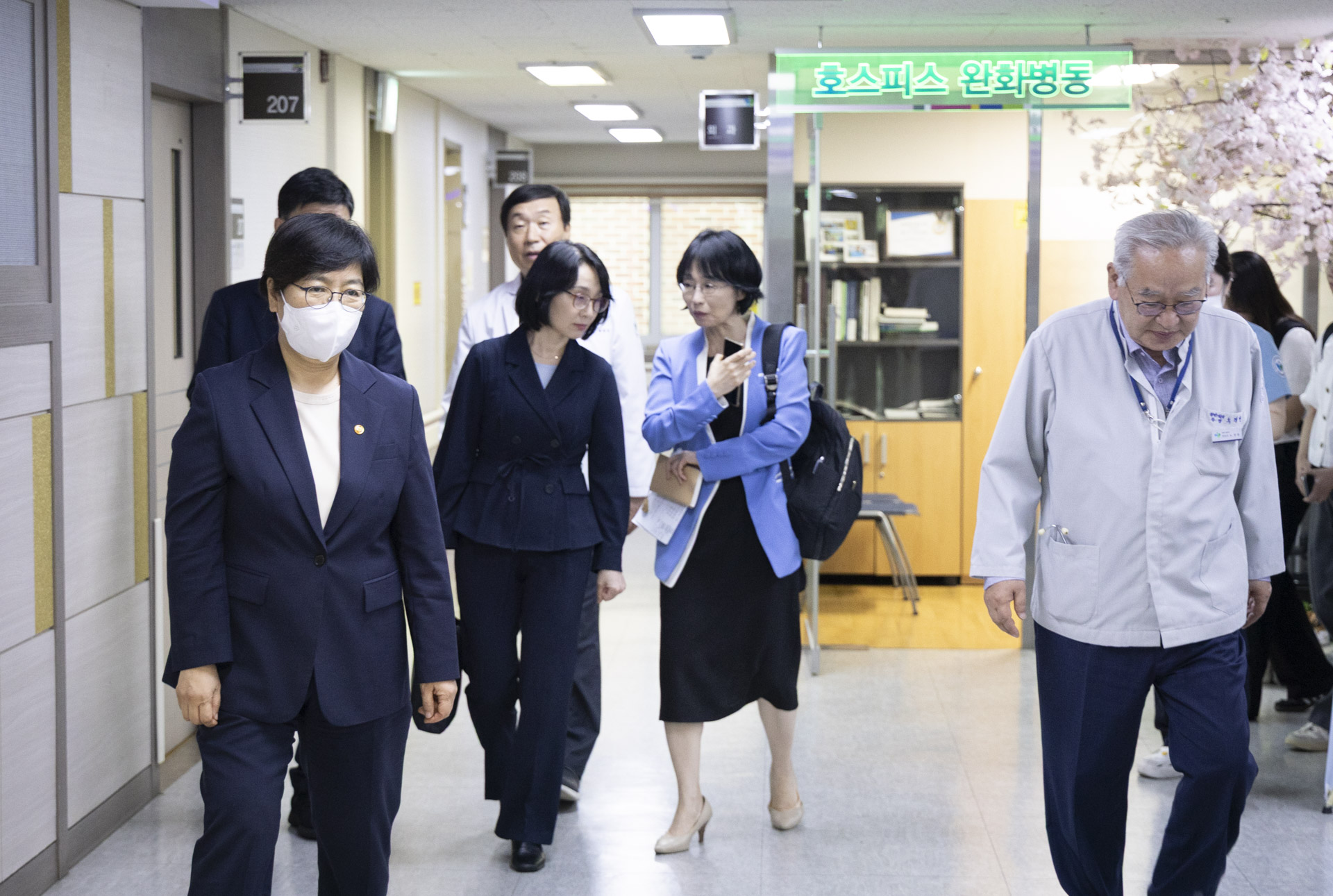 요양병원 호스피스 현장 찾은 정은경 장관, “요양병원에 특화된 서비스 모델 개발할 것” 사진21