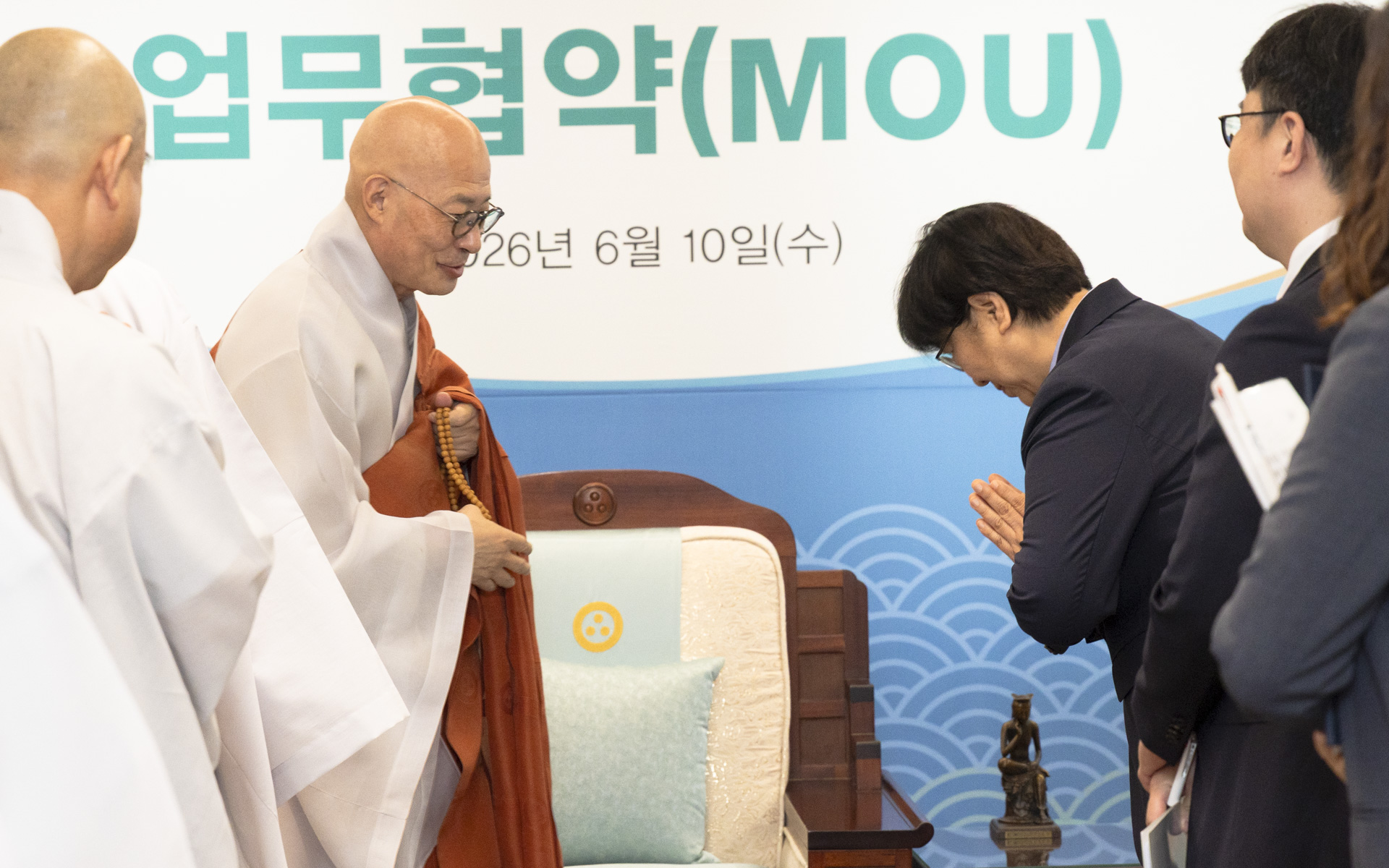 복지부-조계종 가족회복 위해 손잡는다, 템플스테이 활용 ‘가족보듬’ 업무협약 체결 사진1