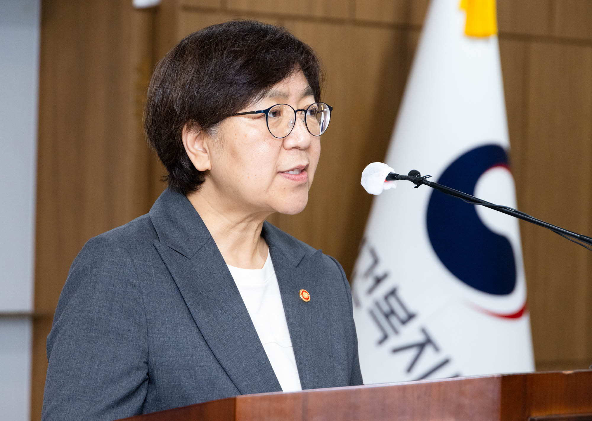 Dr. Jeong Eun Kyeong Inargurated as the 56th Minister of Health and Welfare (July 22) 사진4