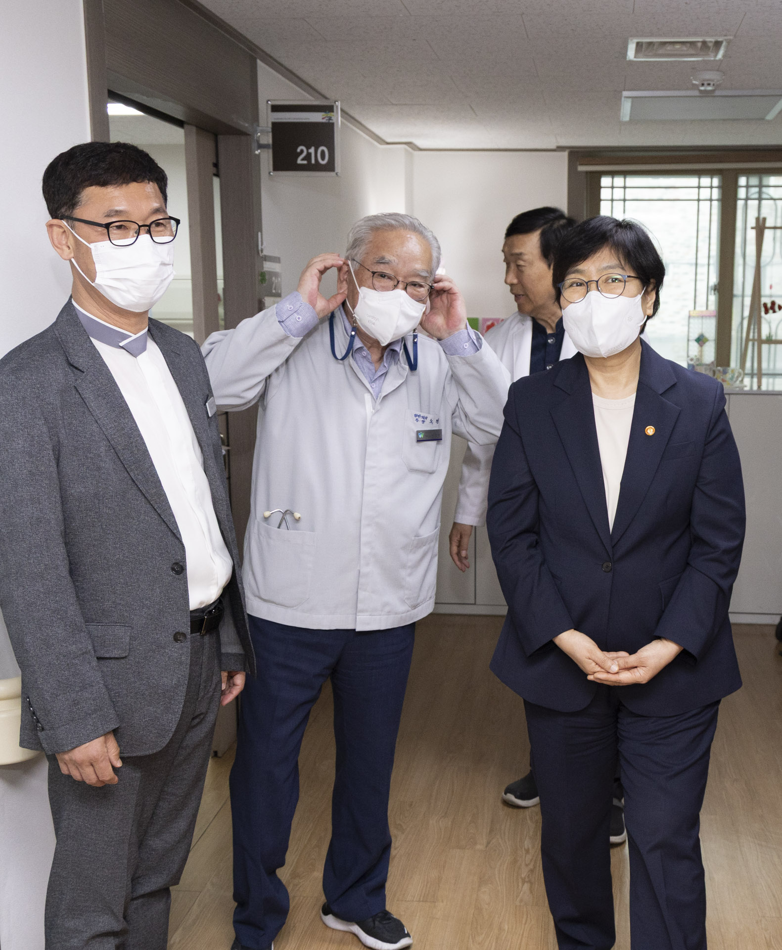 Minister Jeong Visits Hospice Unit, Announces Plans for Tailored Hospice Service Model 사진4