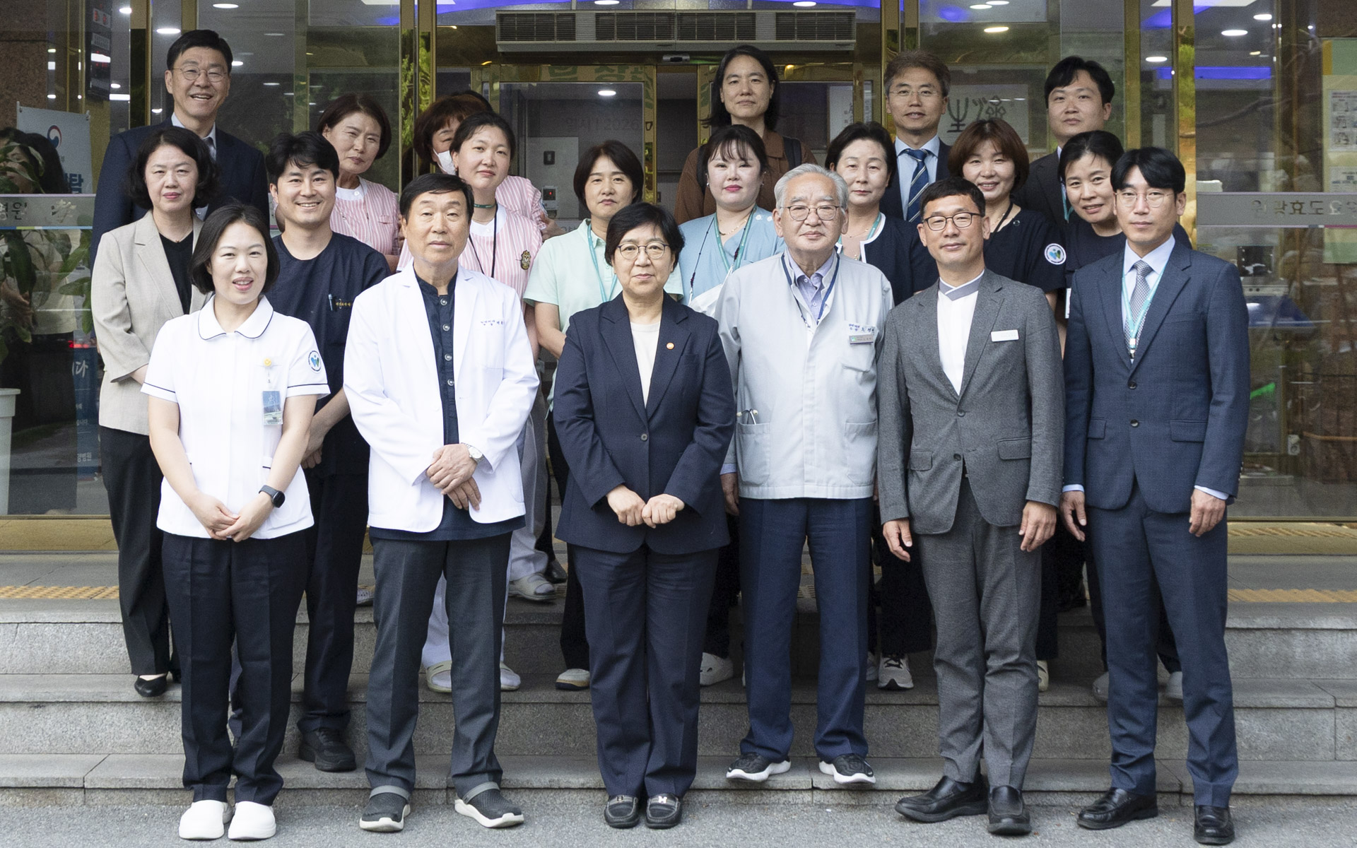 Minister Jeong Visits Hospice Unit, Announces Plans for Tailored Hospice Service Model 사진5
