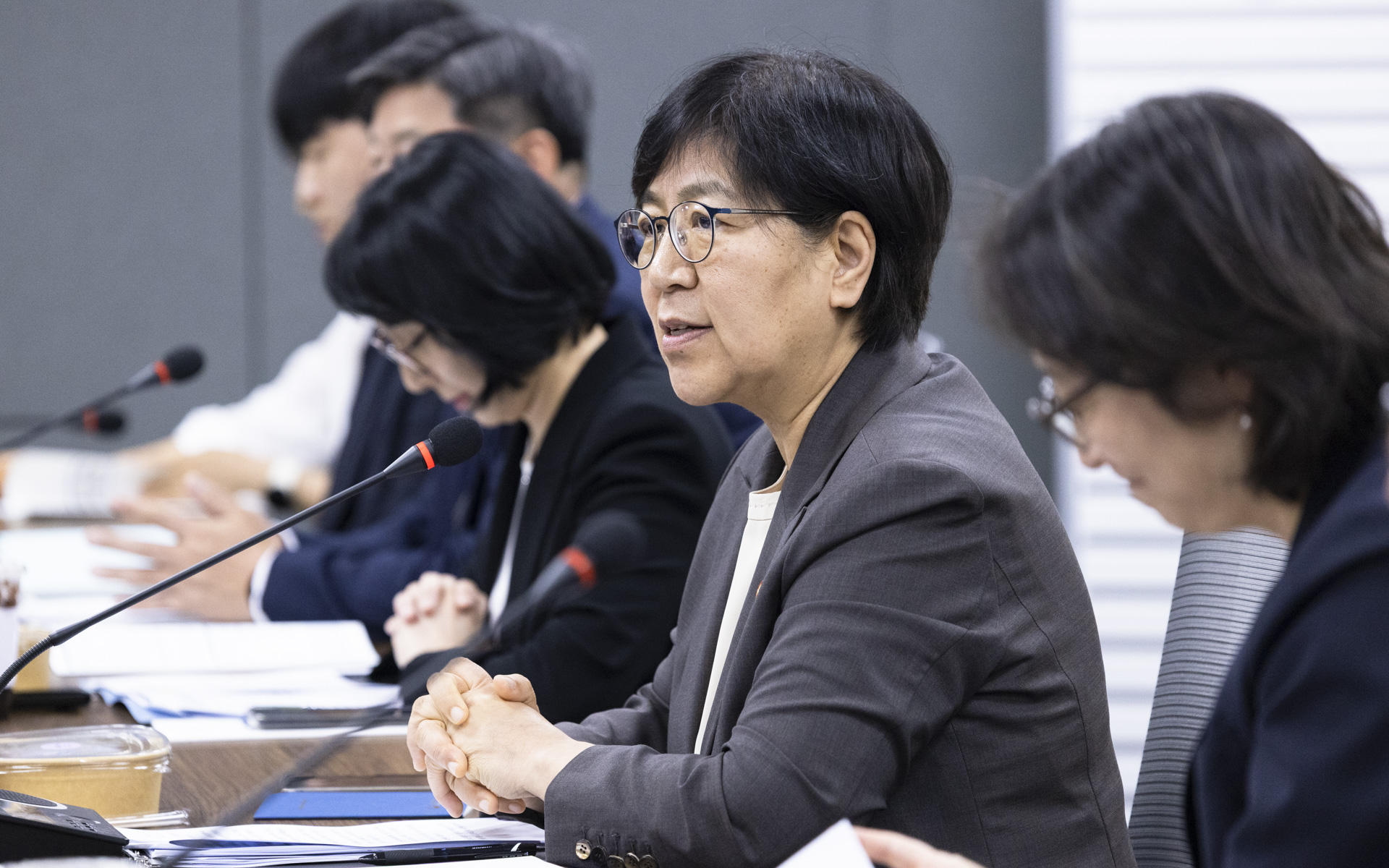 Minister Jeong Eun Kyeong Holds Policy Roundtable with Medical AI and Digital Health Companies 사진4