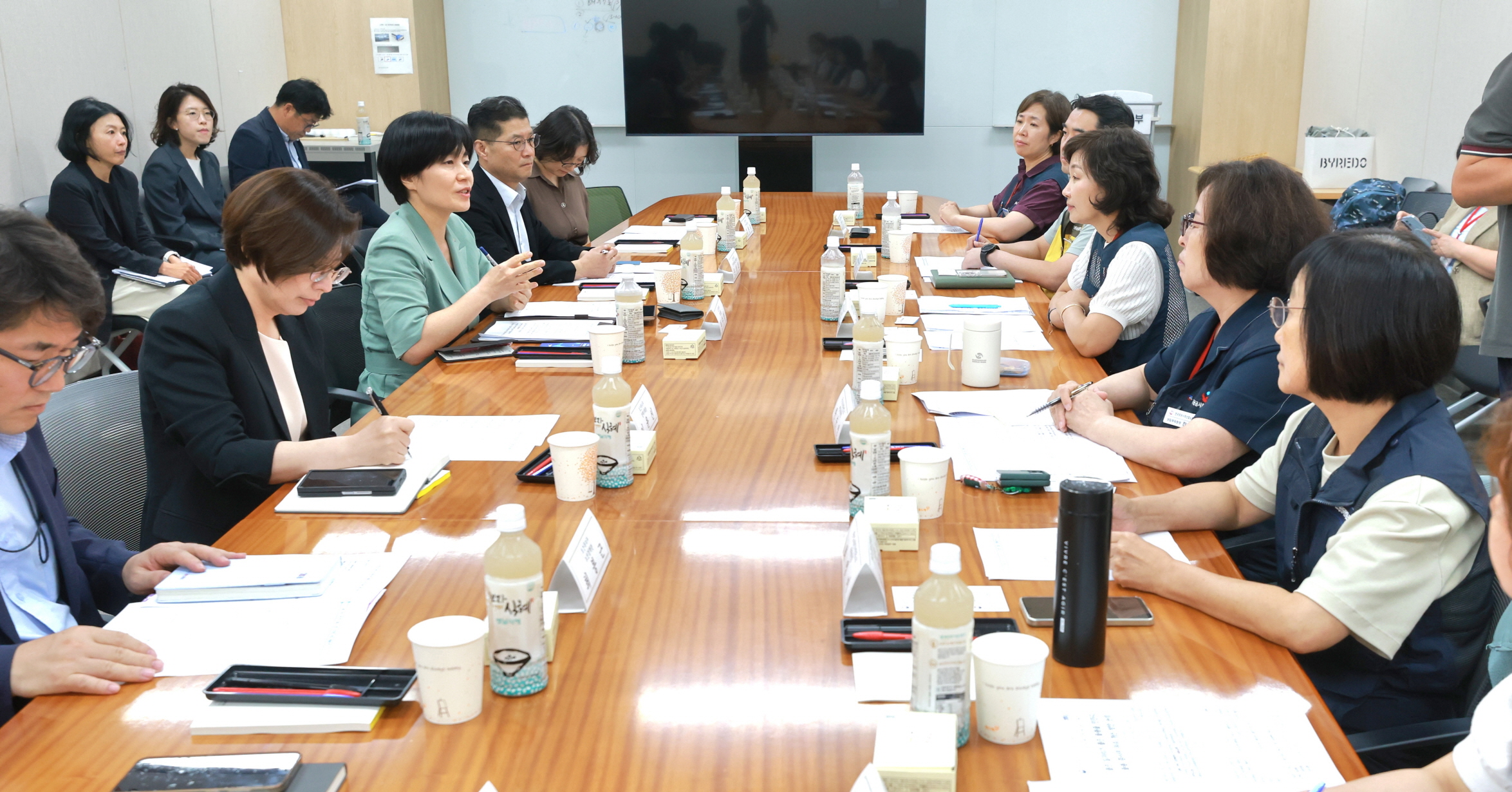 MOHW and FKTU Discuss Measures to Improve Working Conditions for Care Workers 사진2